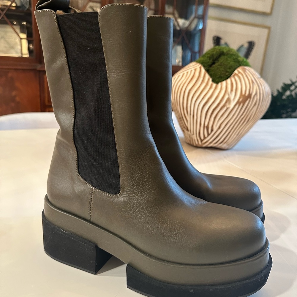 Paloma Barcelo Boots